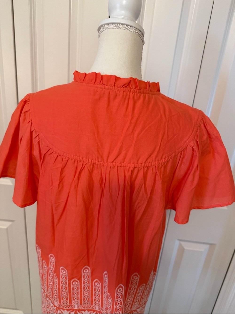 Gaudie Ruffle Tie Front Embroidery Scalloped Short Sleeve Top Size Large EUC - Picture 12 of 16